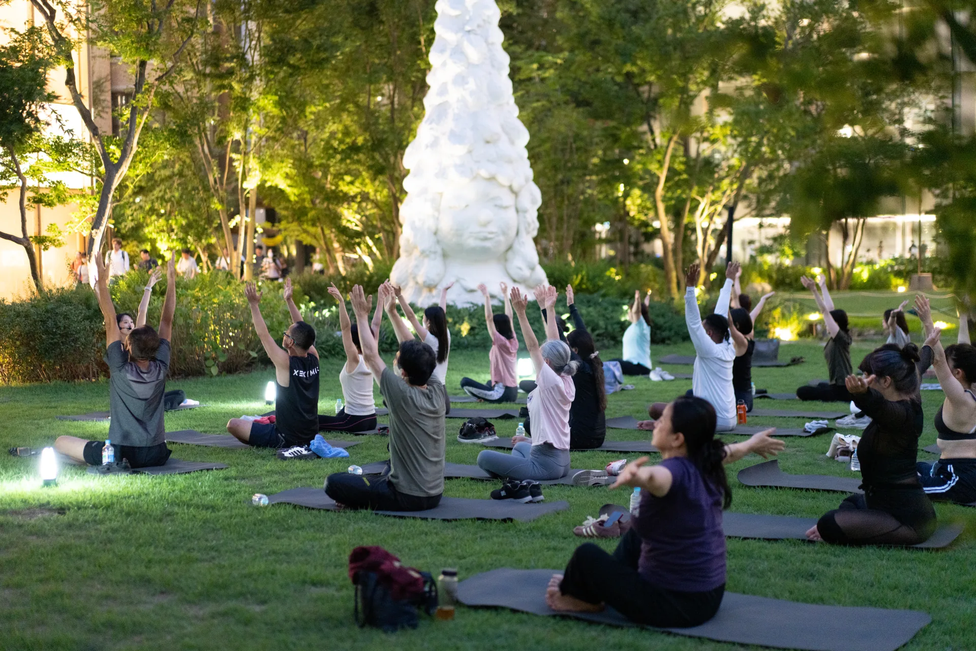 ヨガ by lululemonのイメージ